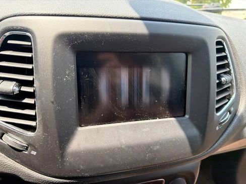 Used 2019 Jeep Compass Latitude w/ Cold Weather Group AWD/4WD image 7