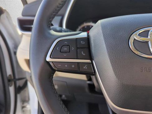 Used 2024 Toyota Highlander XLE image 14