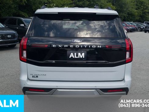 Used 2025 Ford Expedition Platinum AWD/4WD image 6