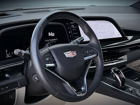 Used 2024 Cadillac Escalade ESV Premium Luxury image 23