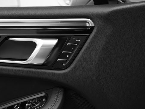 Certified 2024 Porsche Macan S image 32