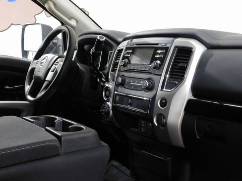 Used 2017 Nissan Titan SV image 93