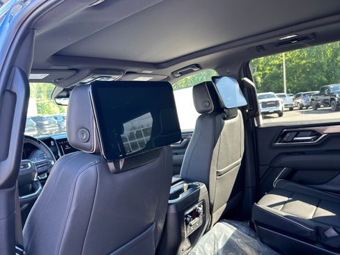New 2026 GMC Yukon Elevation w/ Elevation Premium Package AWD/4WD image 31