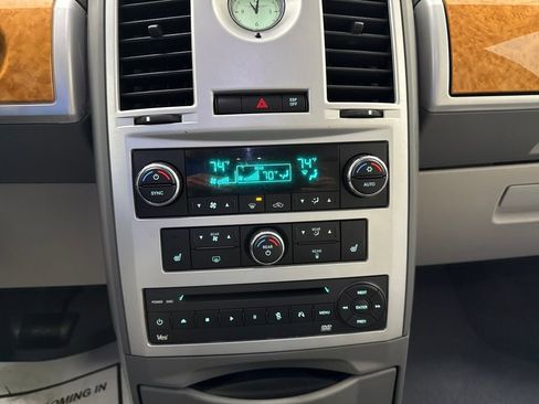 Used 2010 Chrysler Town & Country Limited w/ Entertainment Group #3 image 20
