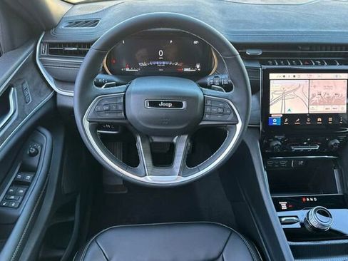 New 2025 Jeep Grand Cherokee Limited image 11