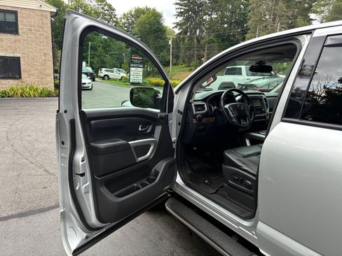 Used 2017 Nissan Titan SL AWD/4WD image 15
