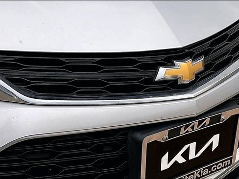 Used 2017 Chevrolet Cruze LT image 32