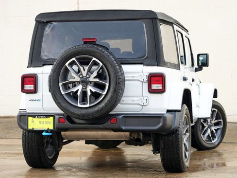 Used 2024 Jeep Wrangler Unlimited AWD/4WD image 4
