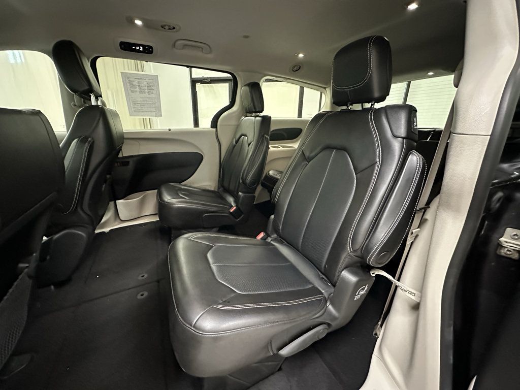 Used 2020 Chrysler Voyager Lxi FWD image 22