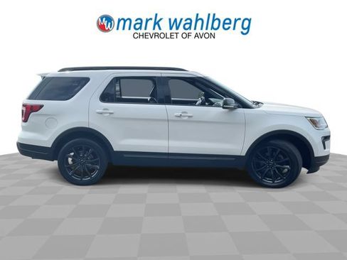 Used 2018 Ford Explorer XLT w/ Equipment Group 202A AWD/4WD image 9
