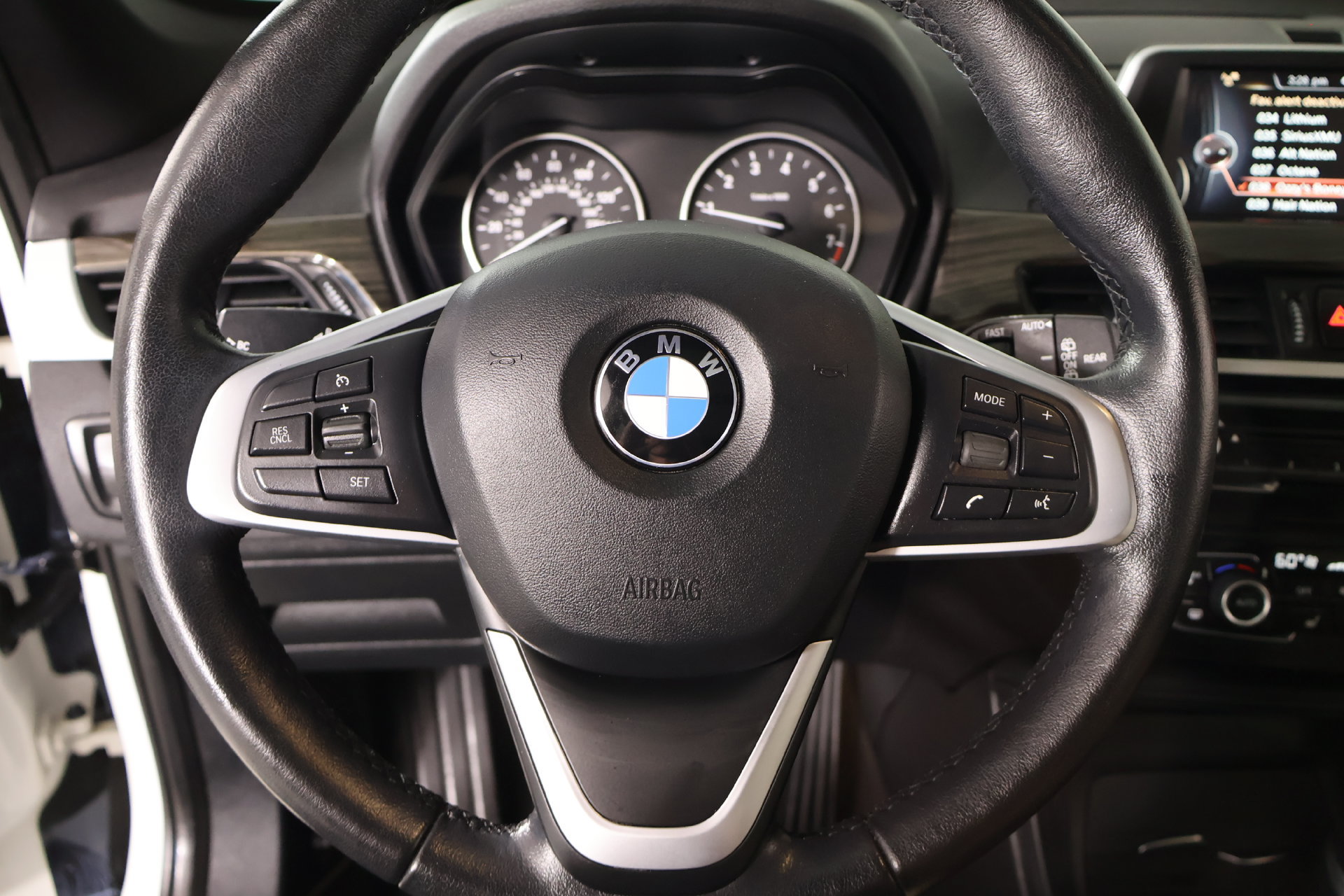 Used 2017 BMW X1 xDrive28i AWD/4WD image 3