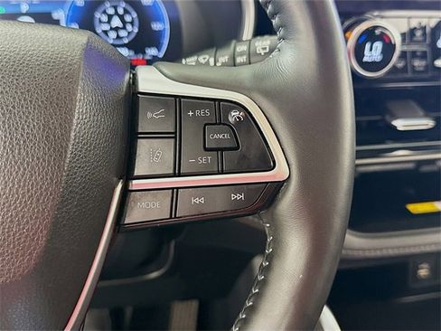 Used 2023 Toyota Highlander Limited image 14