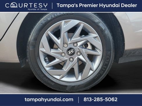 Used 2024 Hyundai Elantra SEL image 31