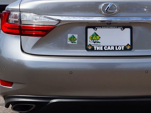 Used 2016 Lexus ES 350 w/ Luxury Package w/Wood Trim image 19