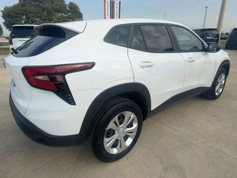 Used 2024 Chevrolet Trax LS FWD image 8