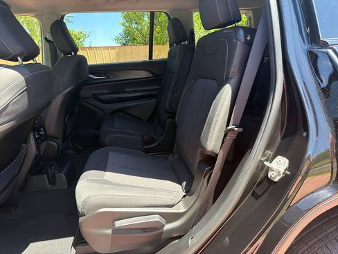 Used 2023 Jeep Grand Cherokee L Laredo AWD/4WD image 23