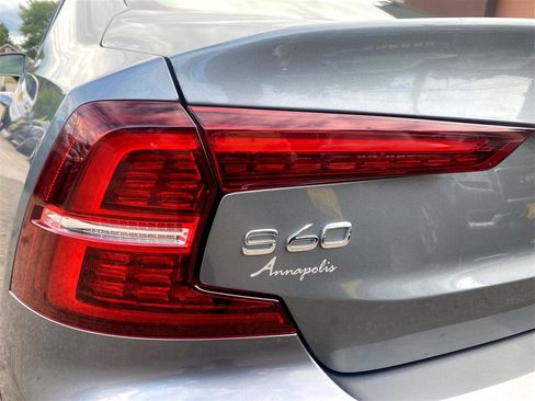 Used 2019 Volvo S60 T6 Momentum w/ Multimedia Package image 20