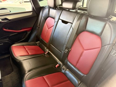 Used 2022 Porsche Macan S image 15