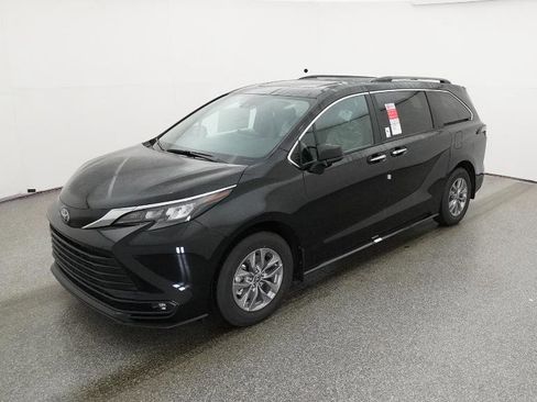 New 2026 Toyota Sienna XLE image 1