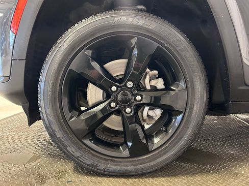 Used 2022 Jeep Grand Cherokee L Laredo image 31