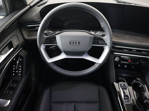 Used 2025 Audi Q5 Premium w/ Convenience Package image 11