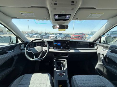 Certified 2025 Volkswagen Tiguan S FWD image 15