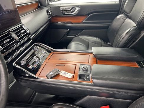 Used 2019 Lincoln Navigator L Reserve image 16