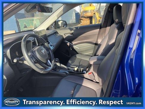 Used 2023 Toyota Corolla Cross XLE image 15