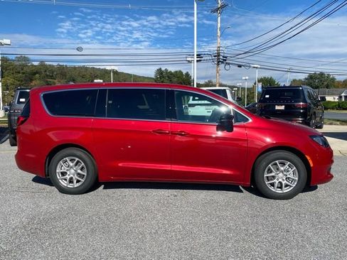 New 2026 Chrysler Voyager LX image 9