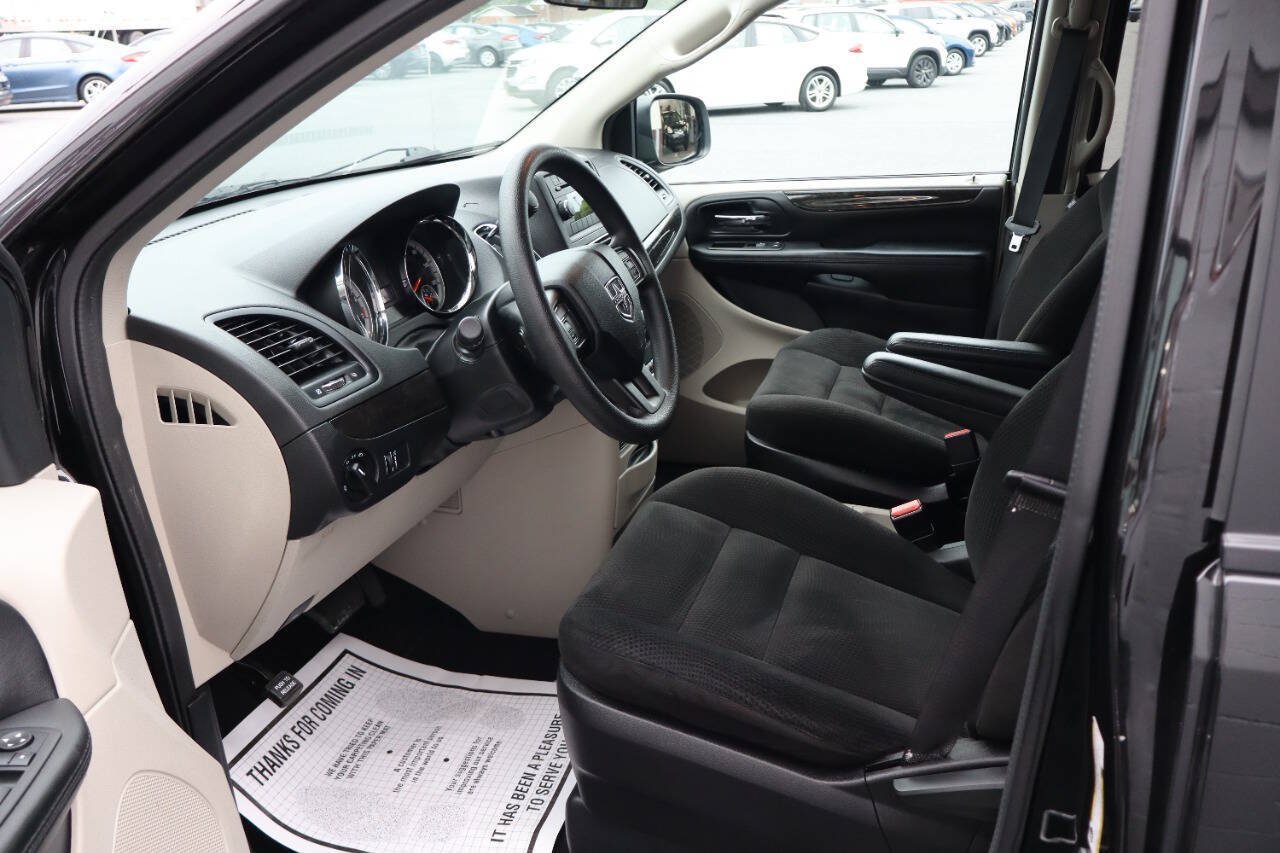 Used 2016 Dodge Grand Caravan SE w/ Quick Order Package 29E SE FWD image 6