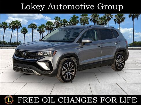 Certified 2023 Volkswagen Taos SE image 1