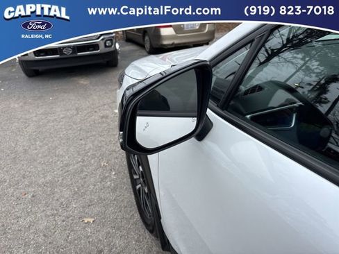 Used 2025 Toyota Corolla Cross SE w/ Moonroof Package image 12