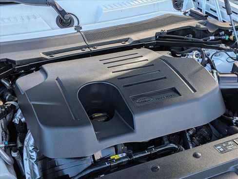 Used 2025 Land Rover Defender 130 X-Dynamic SE image 25