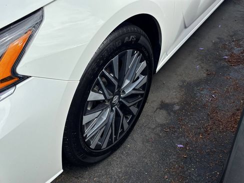 Used 2025 Nissan Altima 2.5 SV FWD image 31