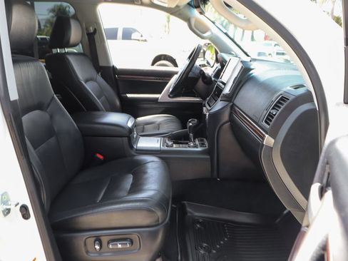 Used 2018 Toyota Land Cruiser AWD/4WD image 44