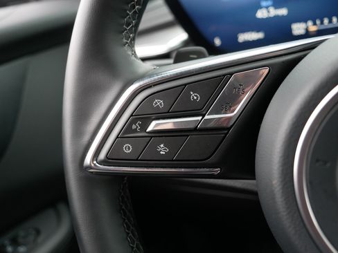 Used 2025 Buick Enclave Preferred image 28