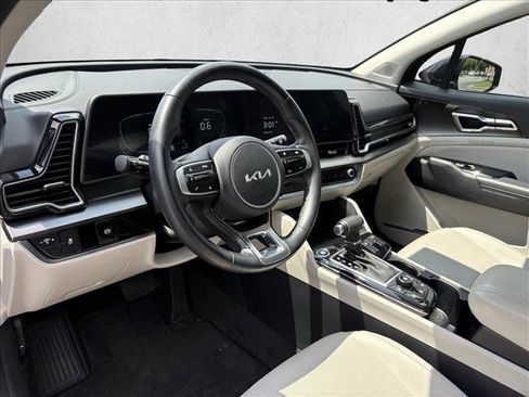 Used 2025 Kia Sportage EX FWD image 9