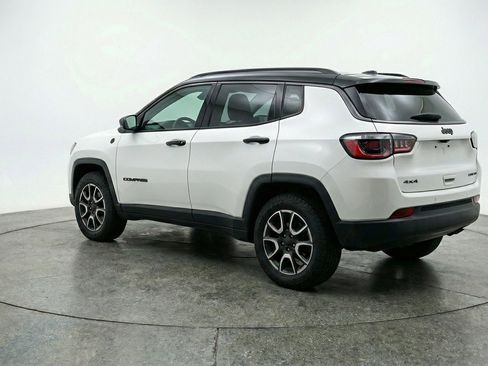 Used 2025 Jeep Compass Trailhawk AWD/4WD image 6