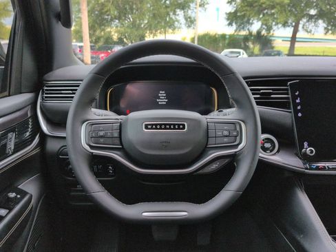Used 2024 Jeep Wagoneer 4WD image 10