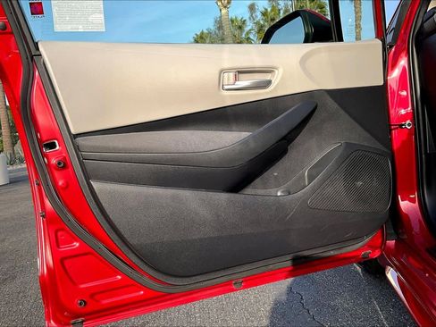 Used 2021 Toyota Corolla LE image 20