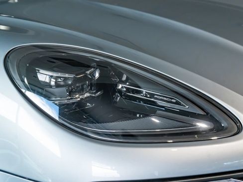 Certified 2026 Porsche Macan AWD/4WD image 32