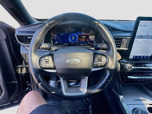 Used 2022 Ford Explorer Platinum w/ Equipment Group 601A AWD/4WD image 7