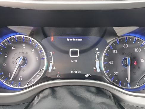Used 2026 Chrysler Pacifica Select FWD image 16