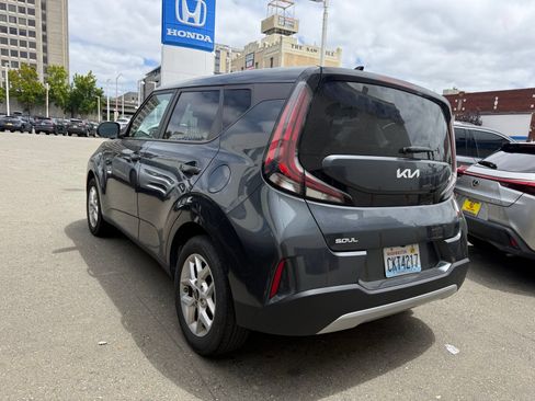 Used 2024 Kia Soul LX w/ Option Group 015 FWD image 3