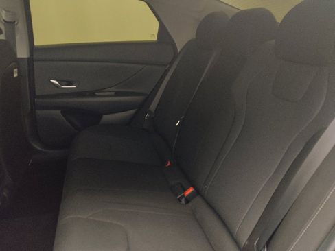 Used 2025 Hyundai Elantra SE FWD image 18