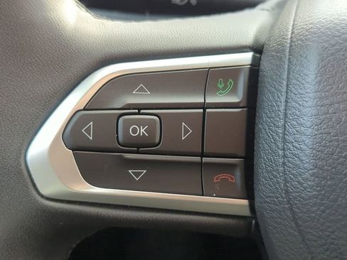 Used 2024 Jeep Compass Latitude image 23