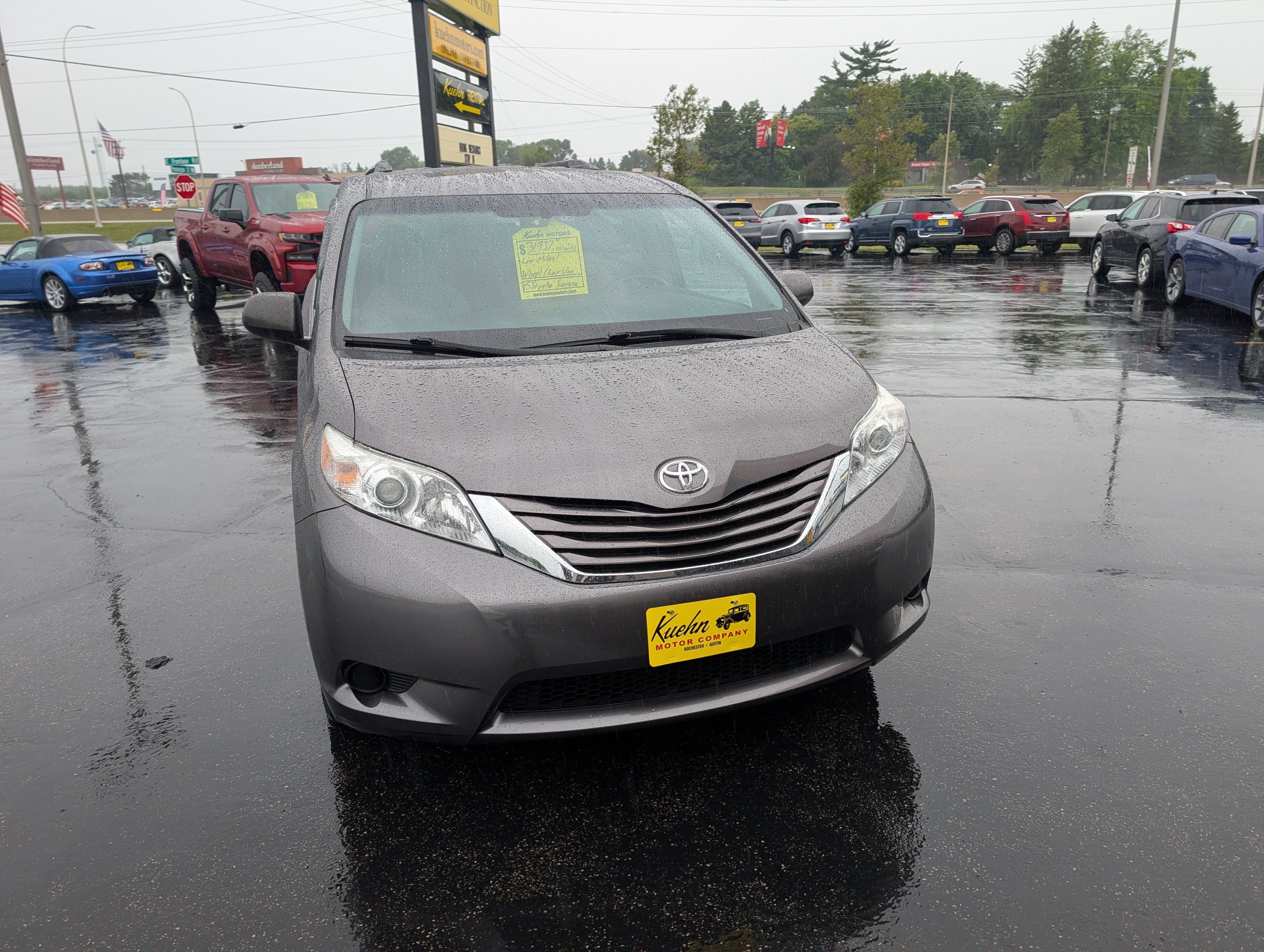 Used 2015 Toyota Sienna LE FWD image 3