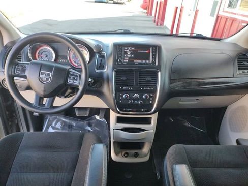 Used 2019 Dodge Grand Caravan SE w/ UConnect Hands-Free Group image 14