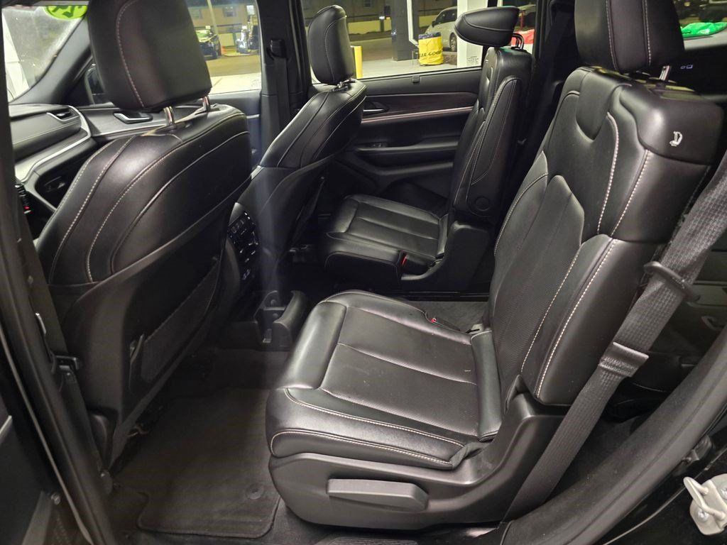 Used 2024 Jeep Grand Cherokee L Limited w/ Luxury Tech Group II AWD/4WD image 34