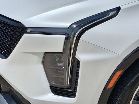 Used 2024 Cadillac XT4 Sport w/ Technology Package FWD image 7